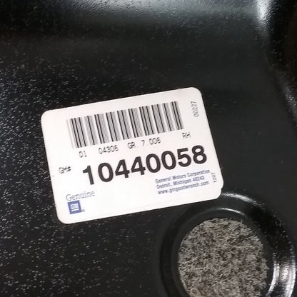 NEW GENUINE GM 10440058 RETAINER ASSEMBLY, BLACK