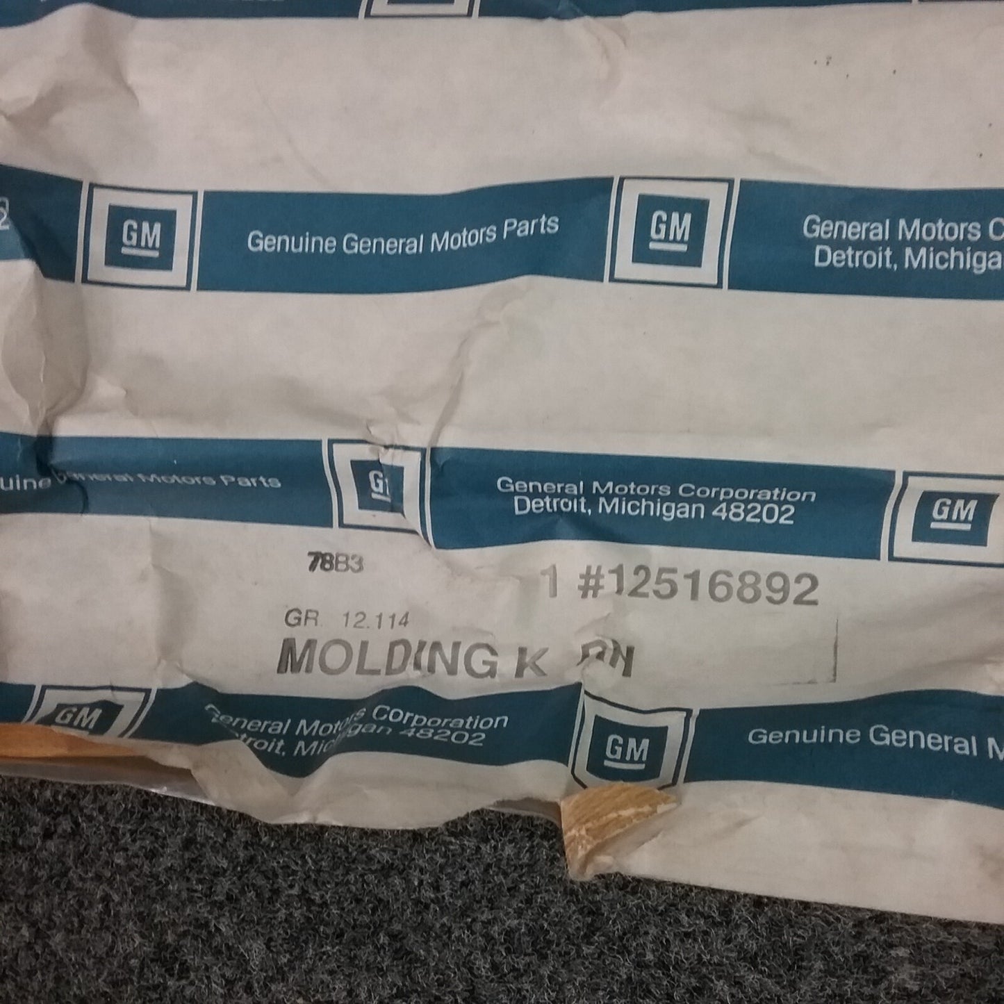 NEW GENUINE GM 125168892 MOLDING KIT, REAR S/D LOWER, GUNMETAL GRAY