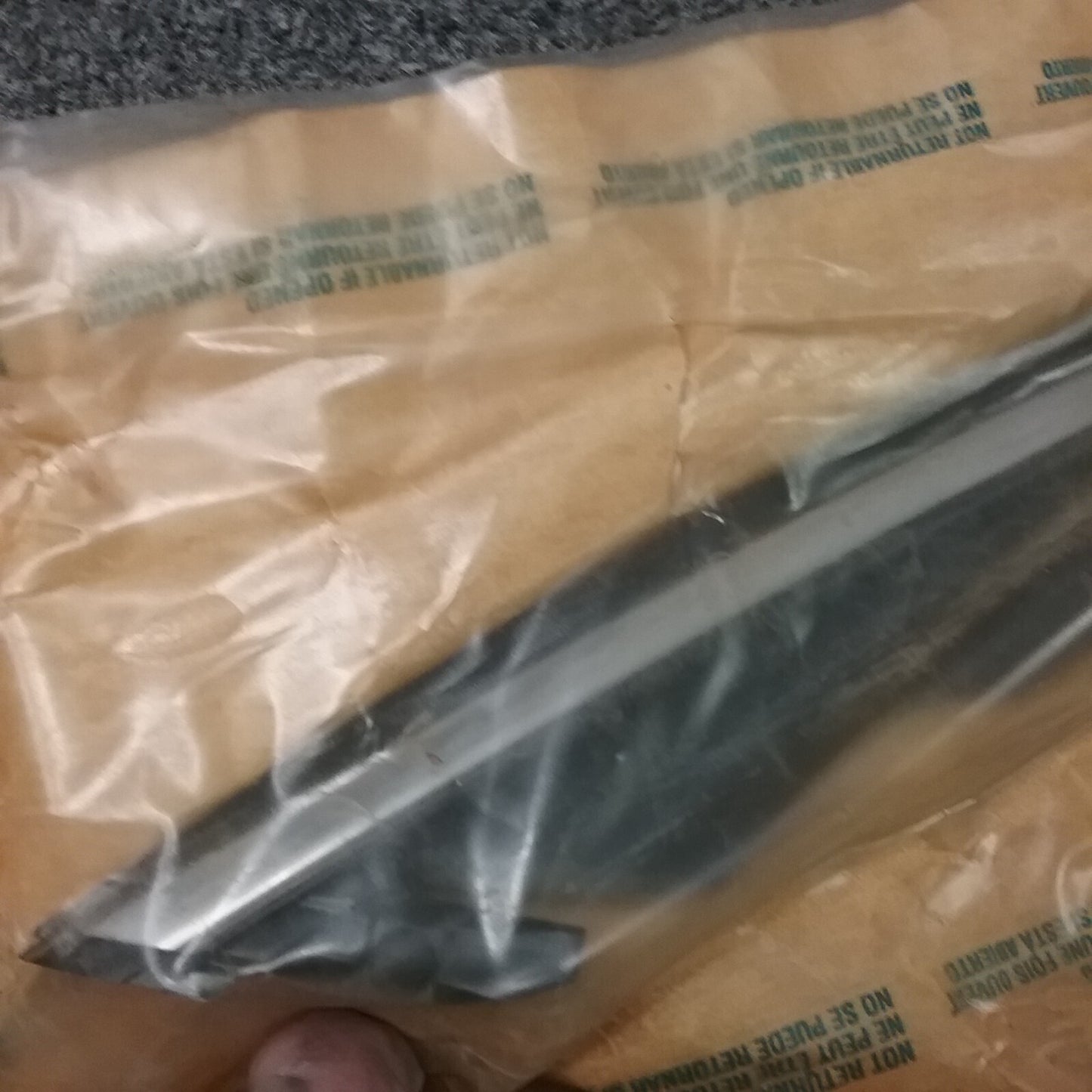 NEW GENIUNE GENERAL MOTORS 10435566 REVEAL MOLDING
