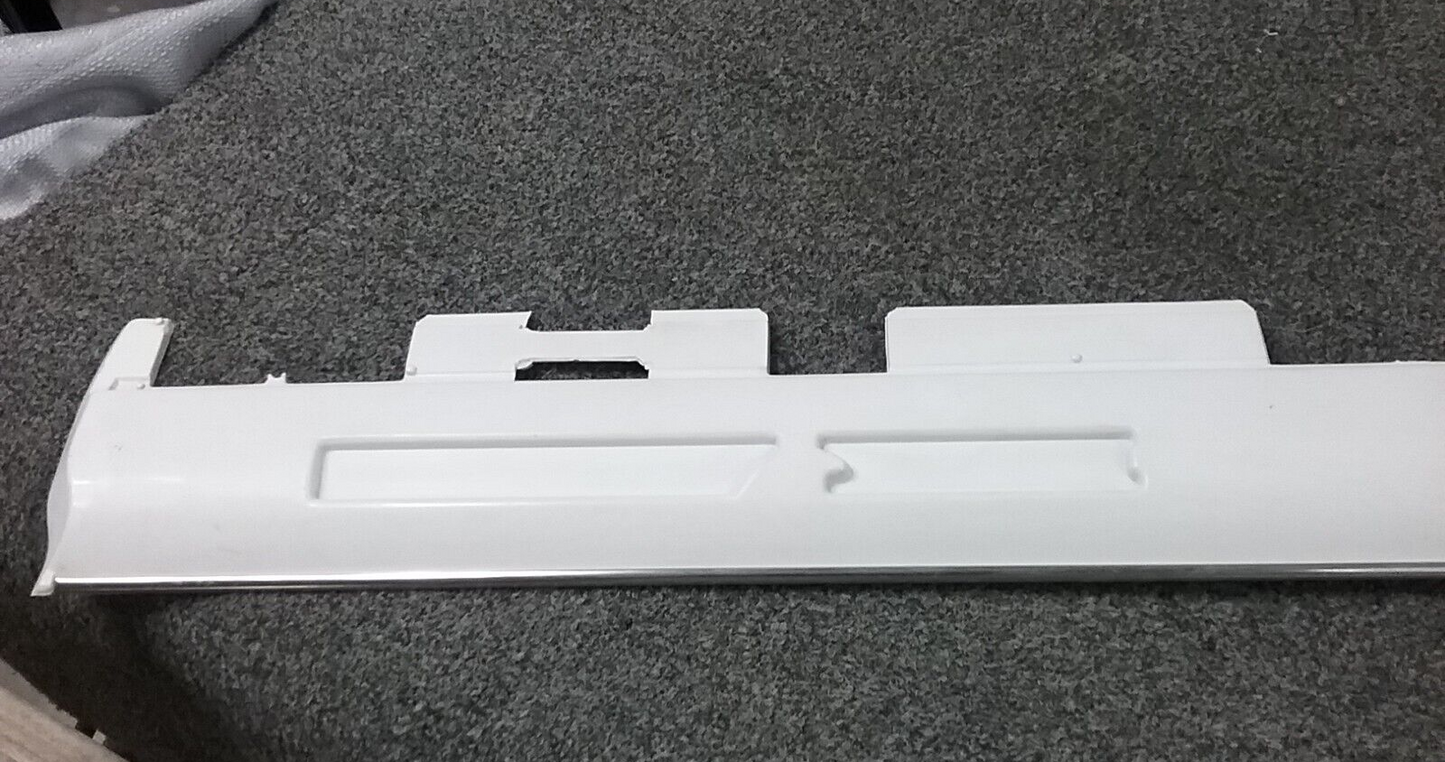 GENIUNE GENERAL MOTORS 12537858 LOWER MOLDING FRONT S/D CENTER RH