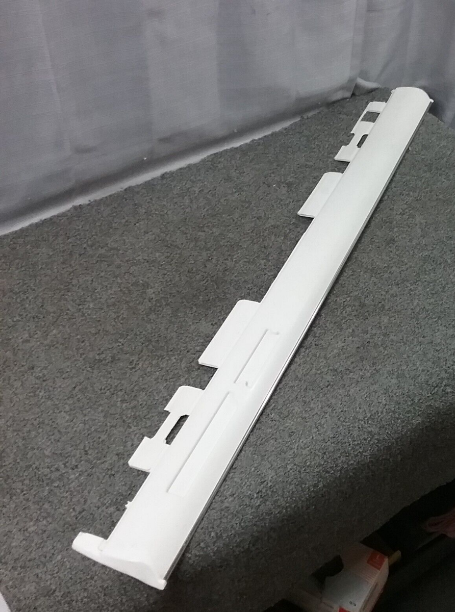 GENIUNE GENERAL MOTORS 12537858 LOWER MOLDING FRONT S/D CENTER RH