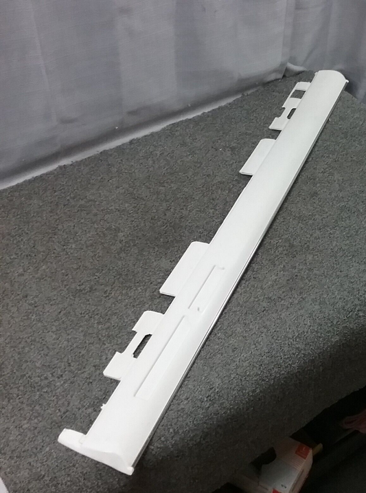 GENIUNE GENERAL MOTORS 12537858 LOWER MOLDING FRONT S/D CENTER RH