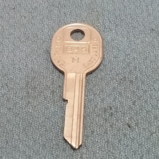 NEW CURTIS B45 H BLANK KEY FOR GM