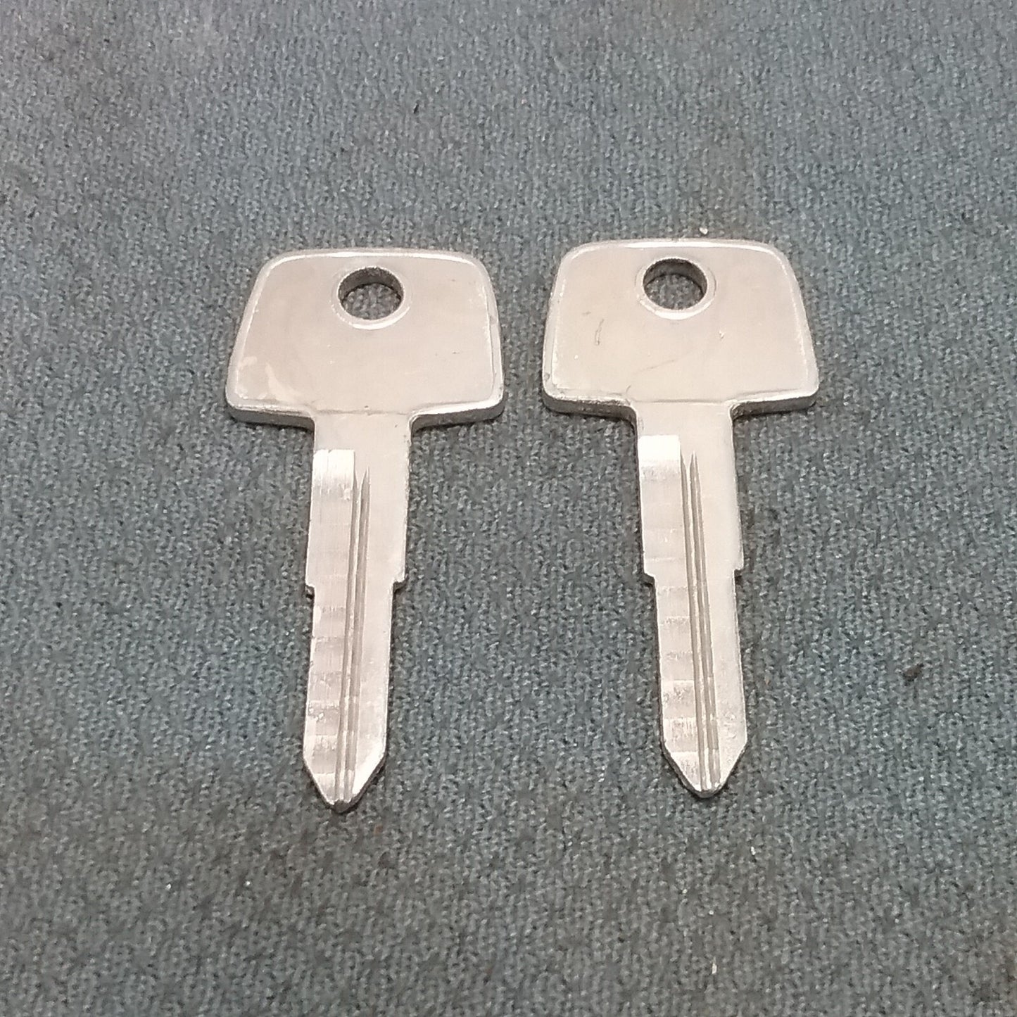 QTY 2 NEW CURTIS LUV1 KEY BLANK