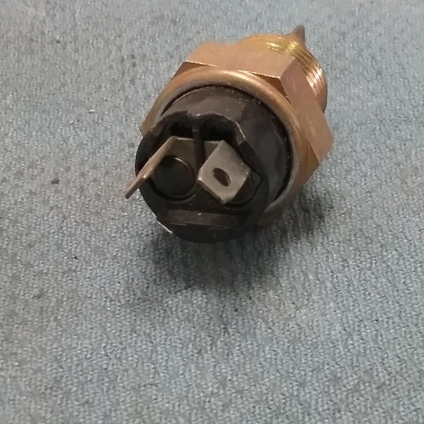 NEW STEWWART WARNER  D-363-AS TEMPERATURE SENSOR