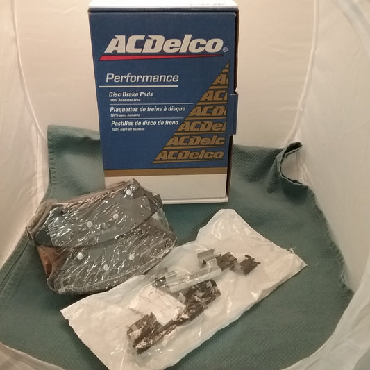 NEW ACDELCO 17D1075CH Ceramic Front Disc Brake Pad Kit GM 19201448