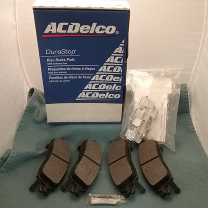 NEW ACDELCO 17D883M Semi-Metallic Rear Disc Brake Pad Set GM 88997303