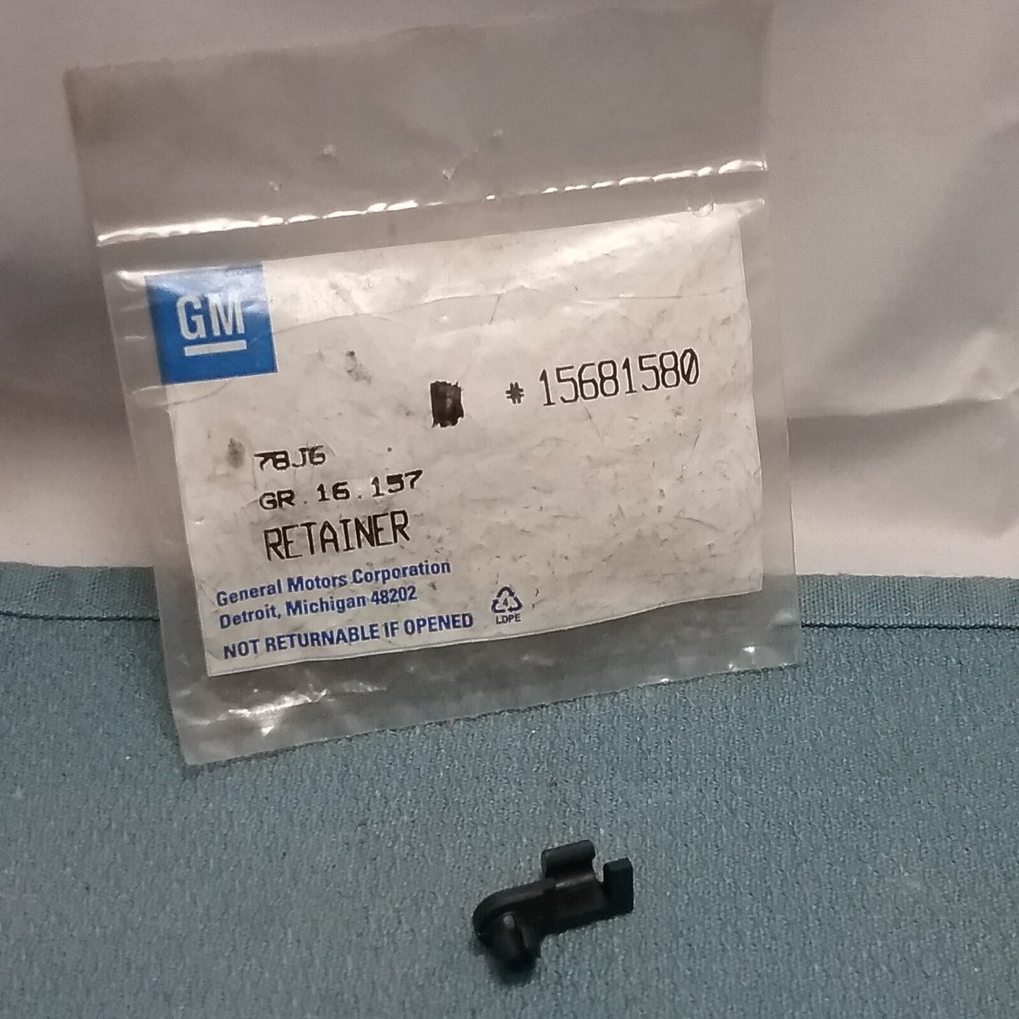 NEW GENUINE GM 15681580 RETAINER