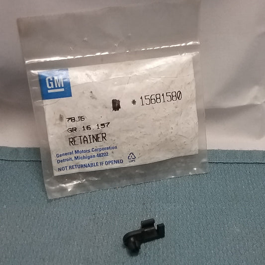 NEW GENUINE GM 15681580 RETAINER