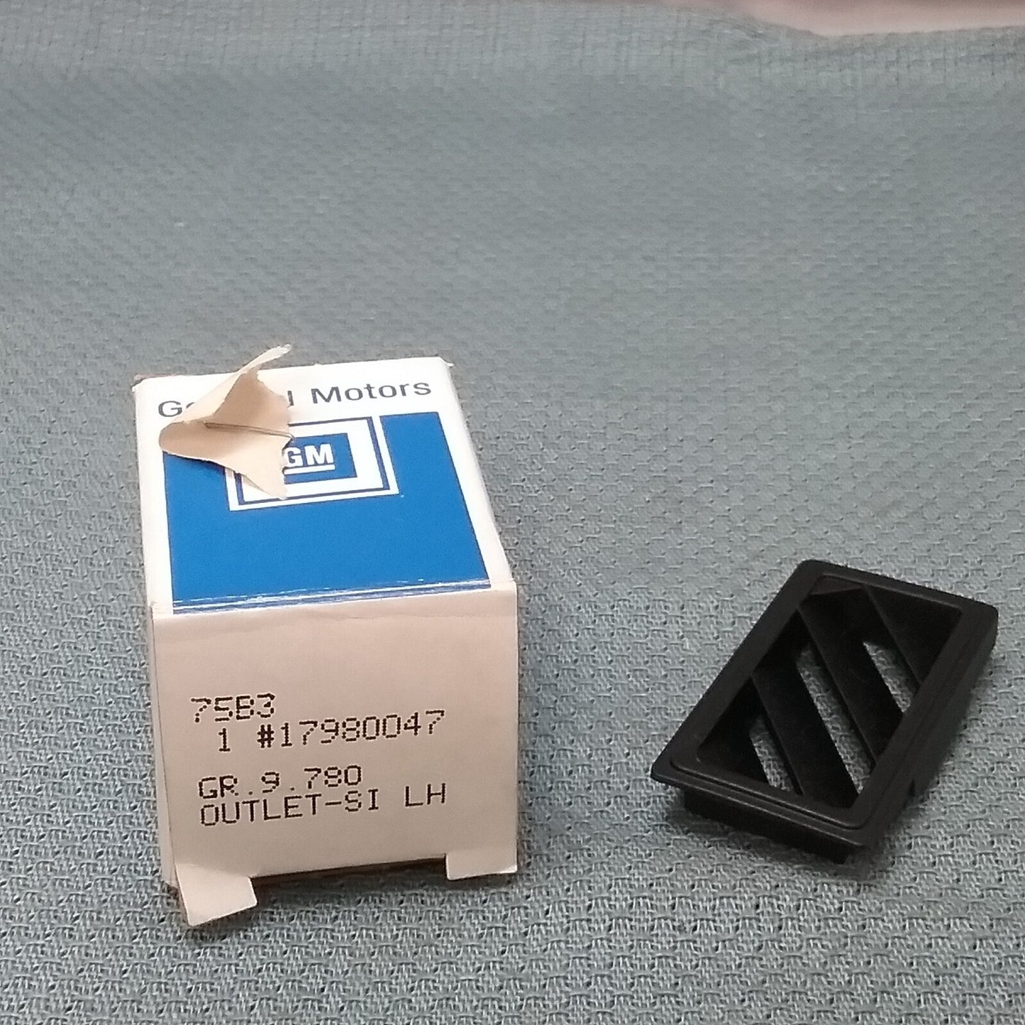 NEW GENUINE GM 17980047 Outlet, Instrument Panel Trim Pad Side Window Defogger