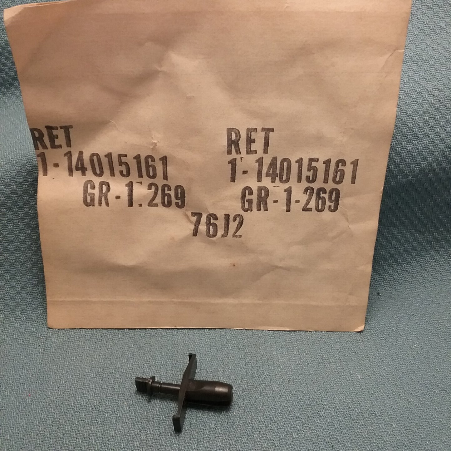 NEW GENUINE GM 14015161 GRILLE ATTACHING PUSH-TYPE RETAINER