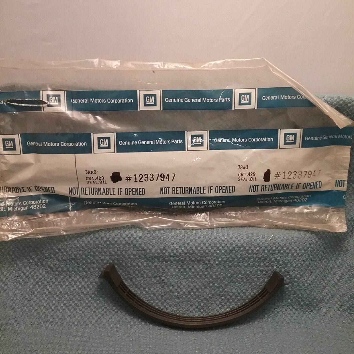 NEW GENUINE GM 12337947 Oil Pan Rear Seal