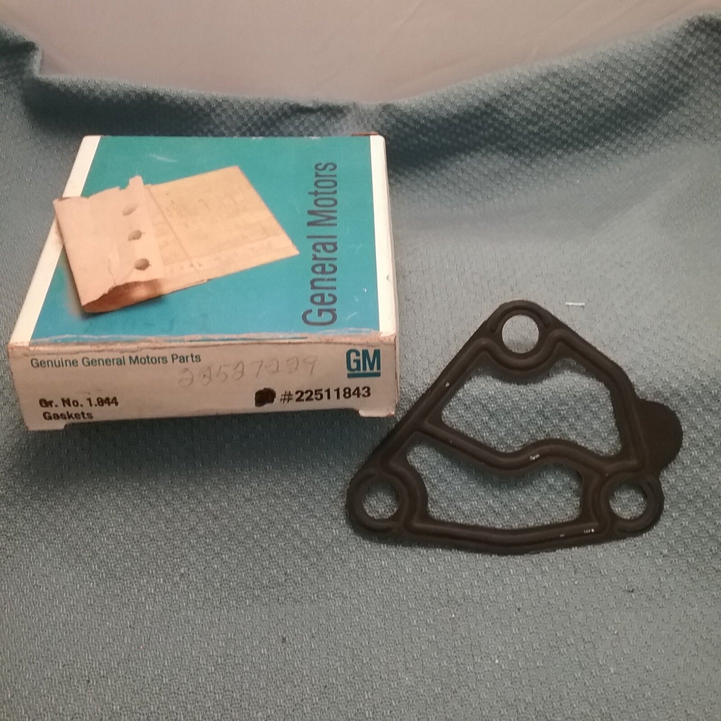 QTY 13, NEW GENUINE GM 22511843 GASKET; OIL FILTER ADAPTER TO BLOCK 382455