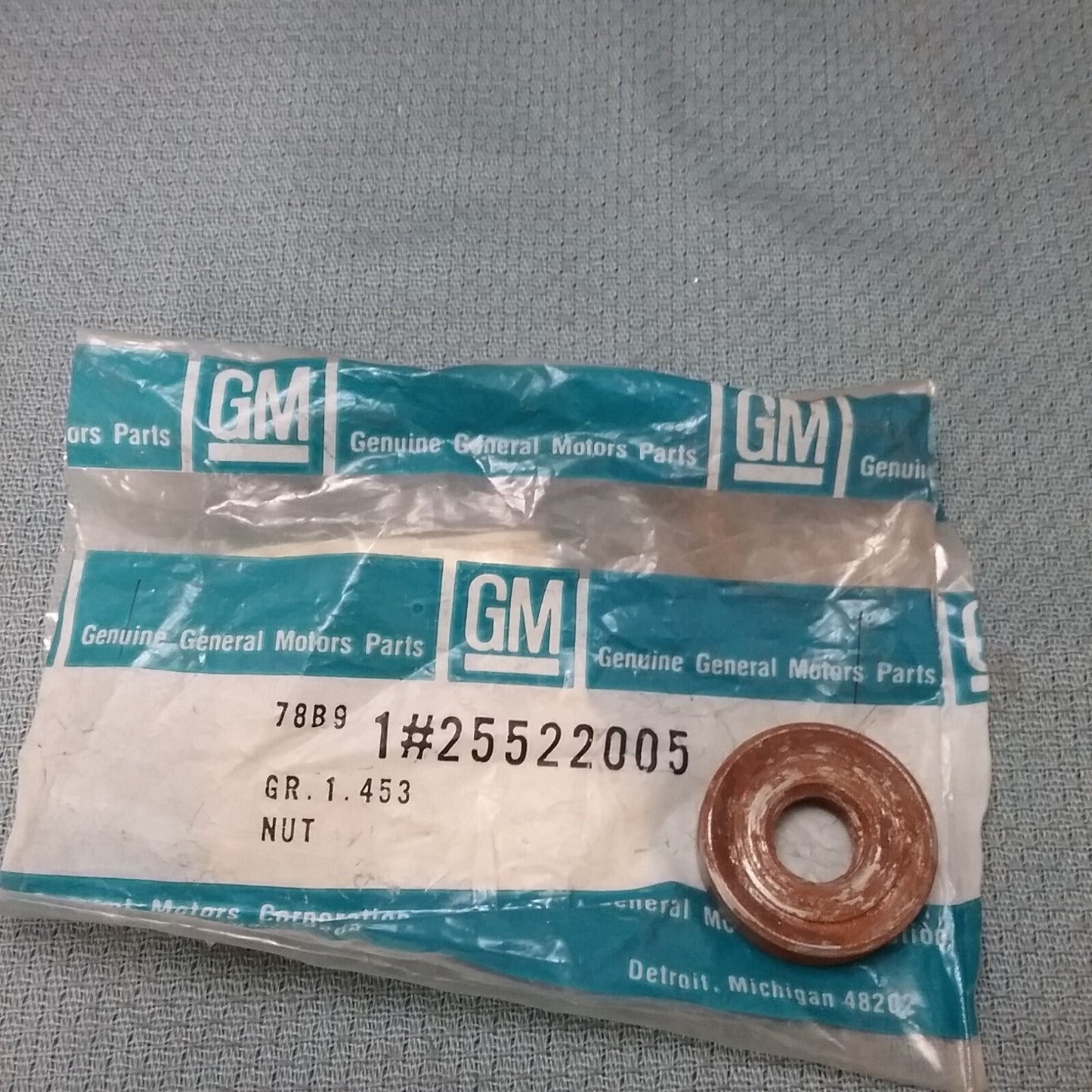 NEW GENUINE GM 25522005 NUT, Engine Oil Pan Drain