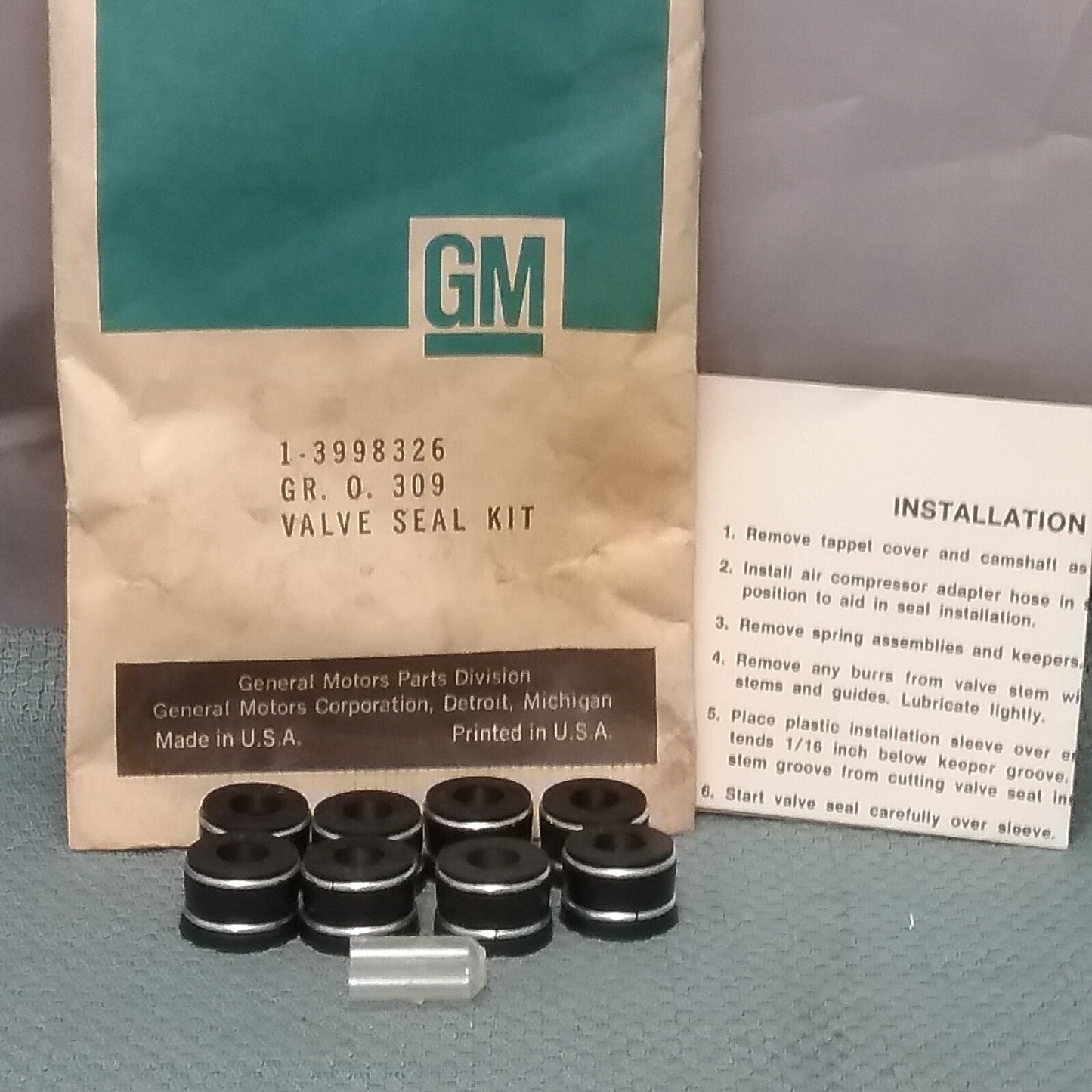 NEW GENUINE GM 3998326 VALVE SEAL KIT (8 SEALS)