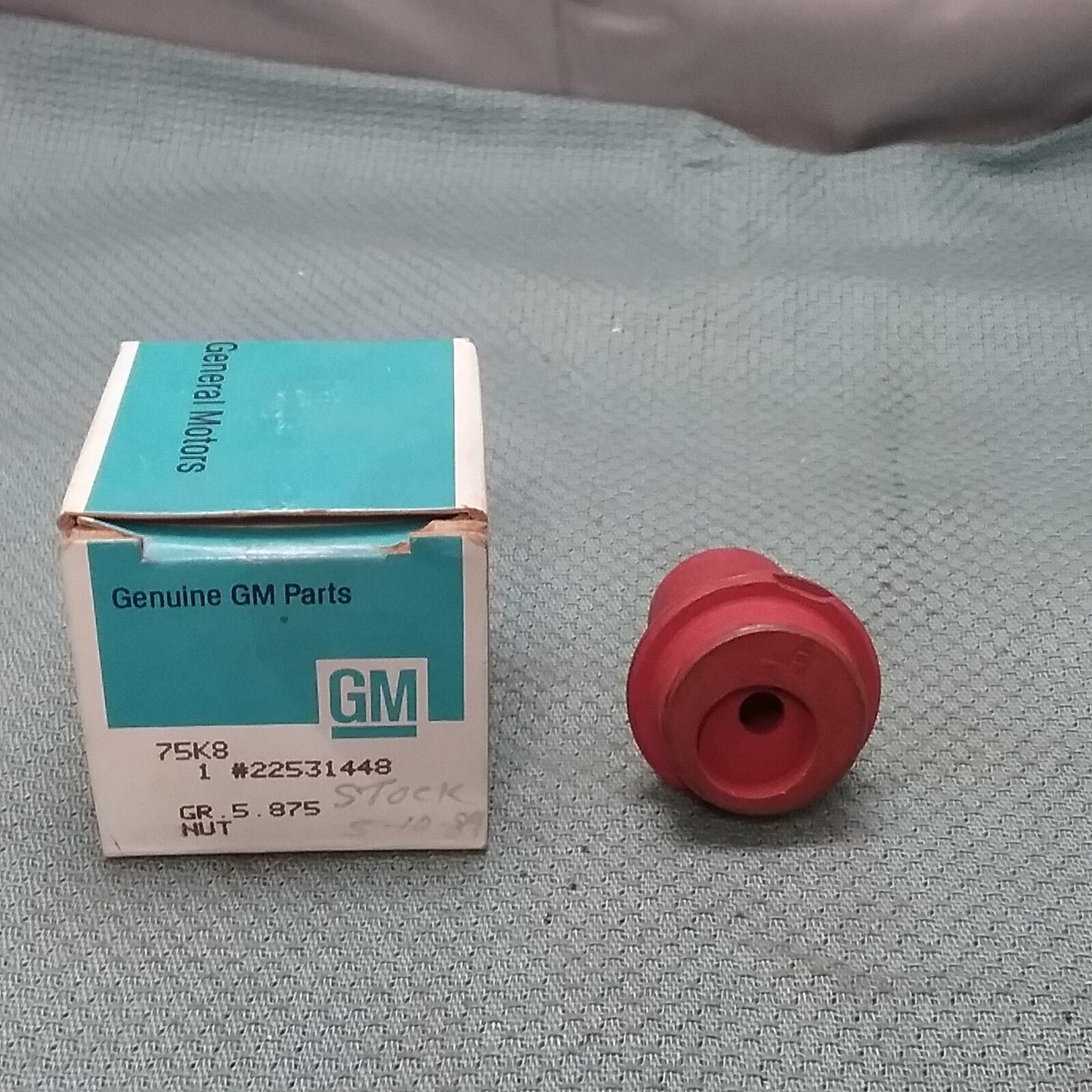 NEW GENUINE GM 22531448 NUT, RED, TIRE VALVE AND COVER LOCK
