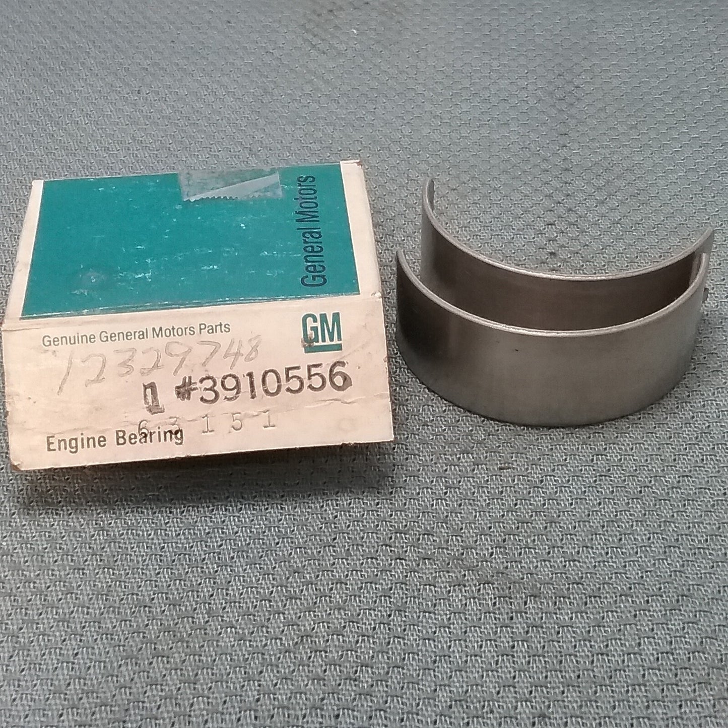 NEW GENUINE GM 3910556 BEARING, CONNECTING ROD