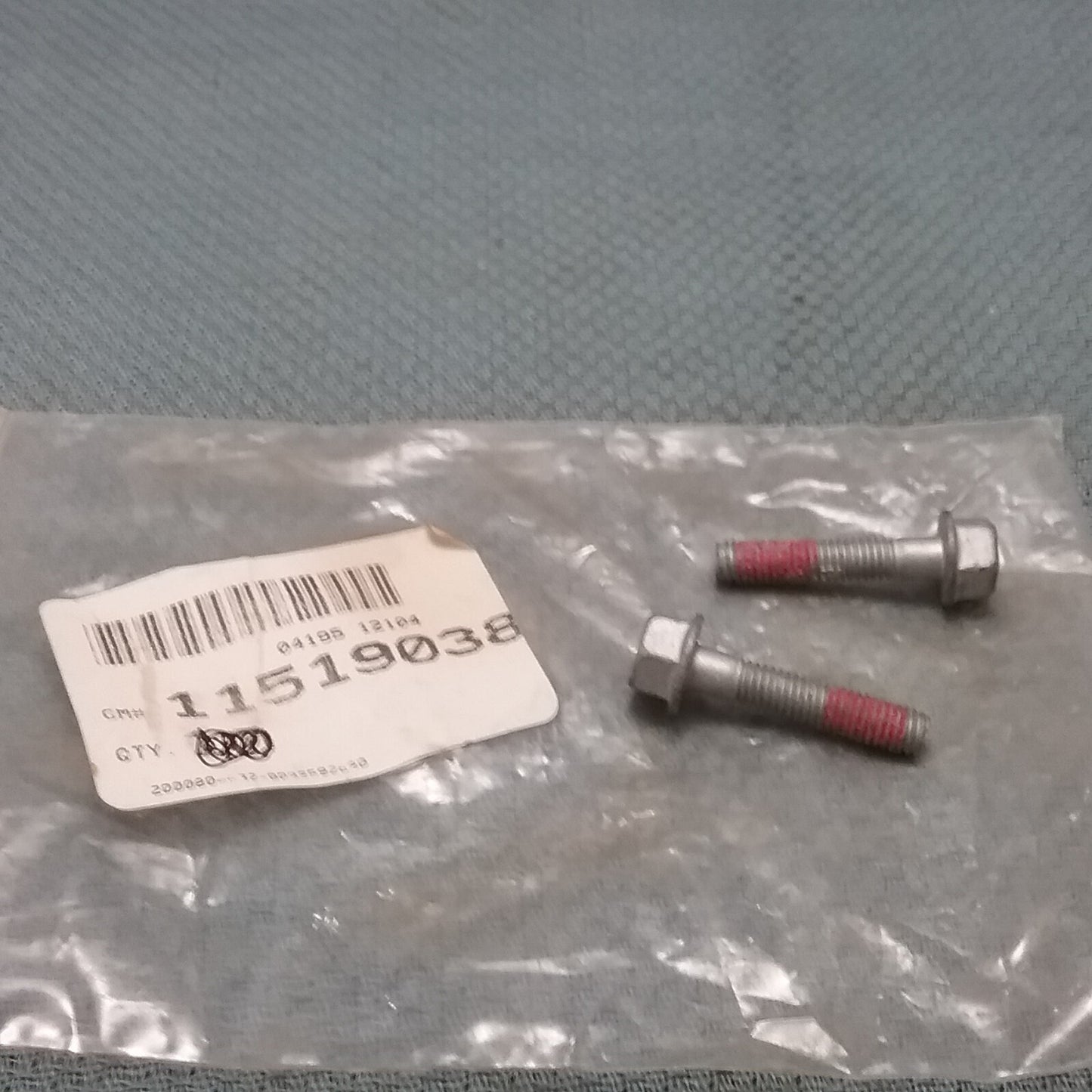 QTY 2 NEW GENUINE GM 11519038 BOLT FOR CYLINDER HEAD 6 x 1 x 30mm
