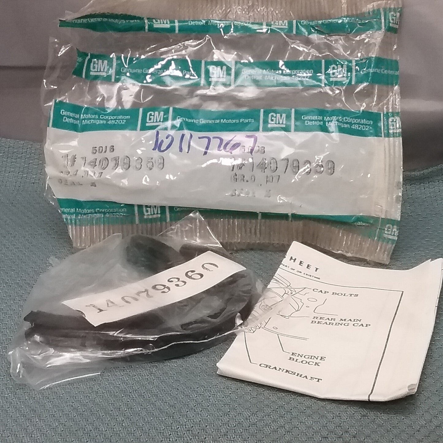 NEW GENUINE GM 14079359 Rear Main Bearing Seal Set GR 0.107