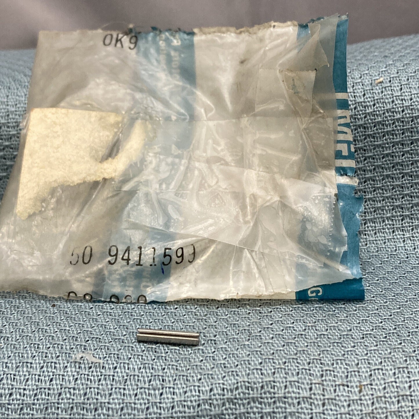 NEW GENUINE GM 9411599 PIN, SPRING