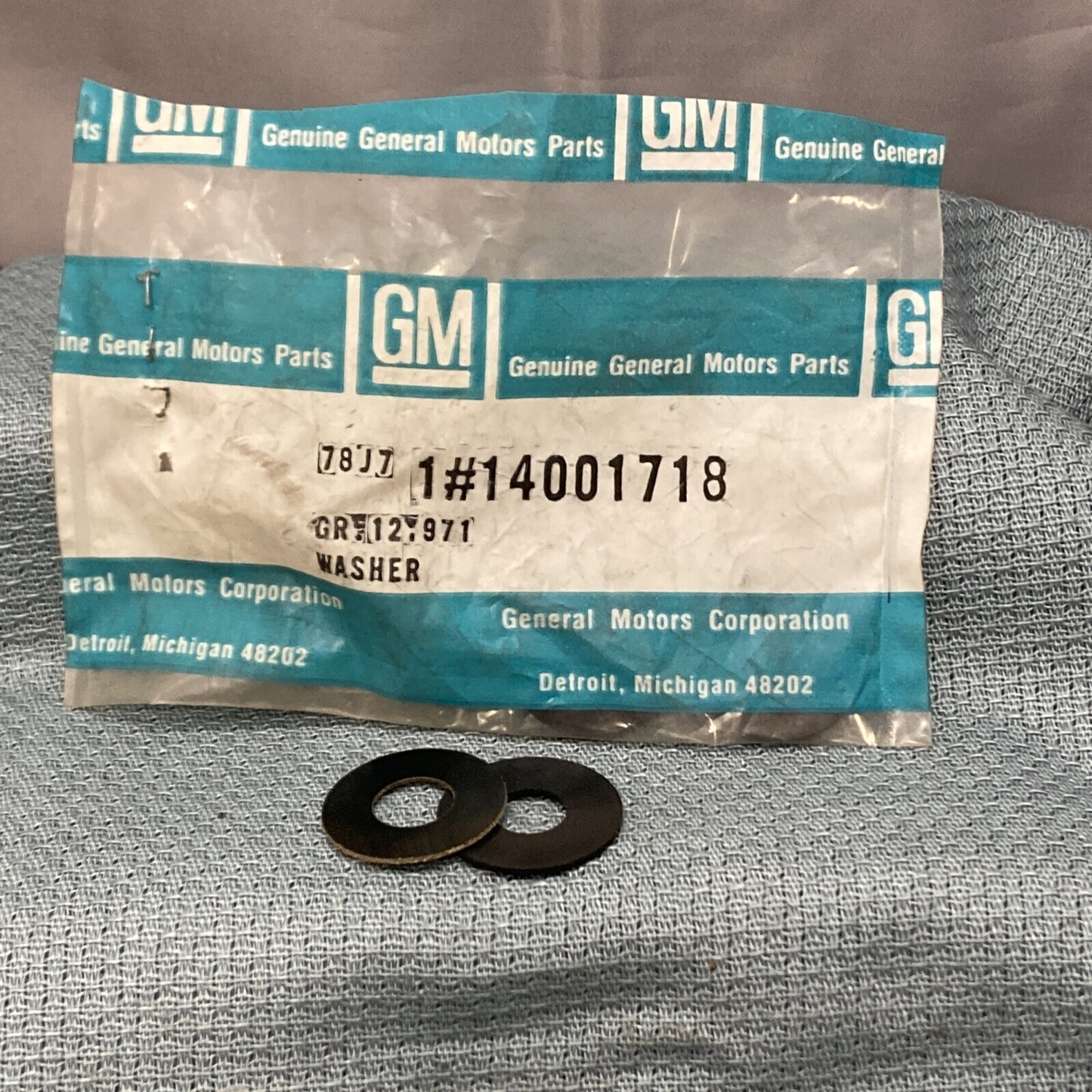 QTY 2 NEW GENUINE GM 14001718 WASHER, REAR VIEW MIRROR ARM BRACKET GR 12.971