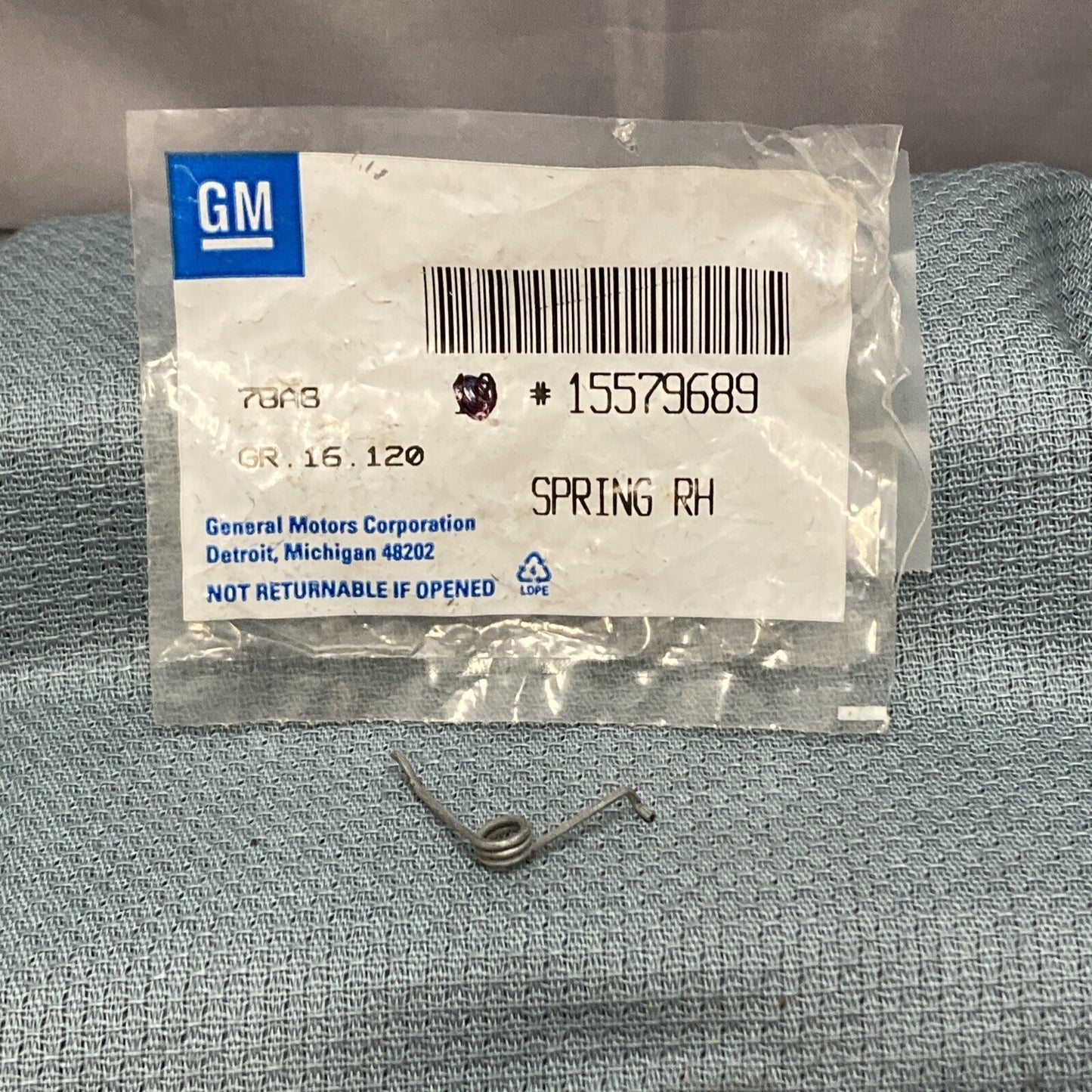 NEW GENUINE GM 15579689 SPRING, ASHTRAY *DRIFTWOOD GR 16.120