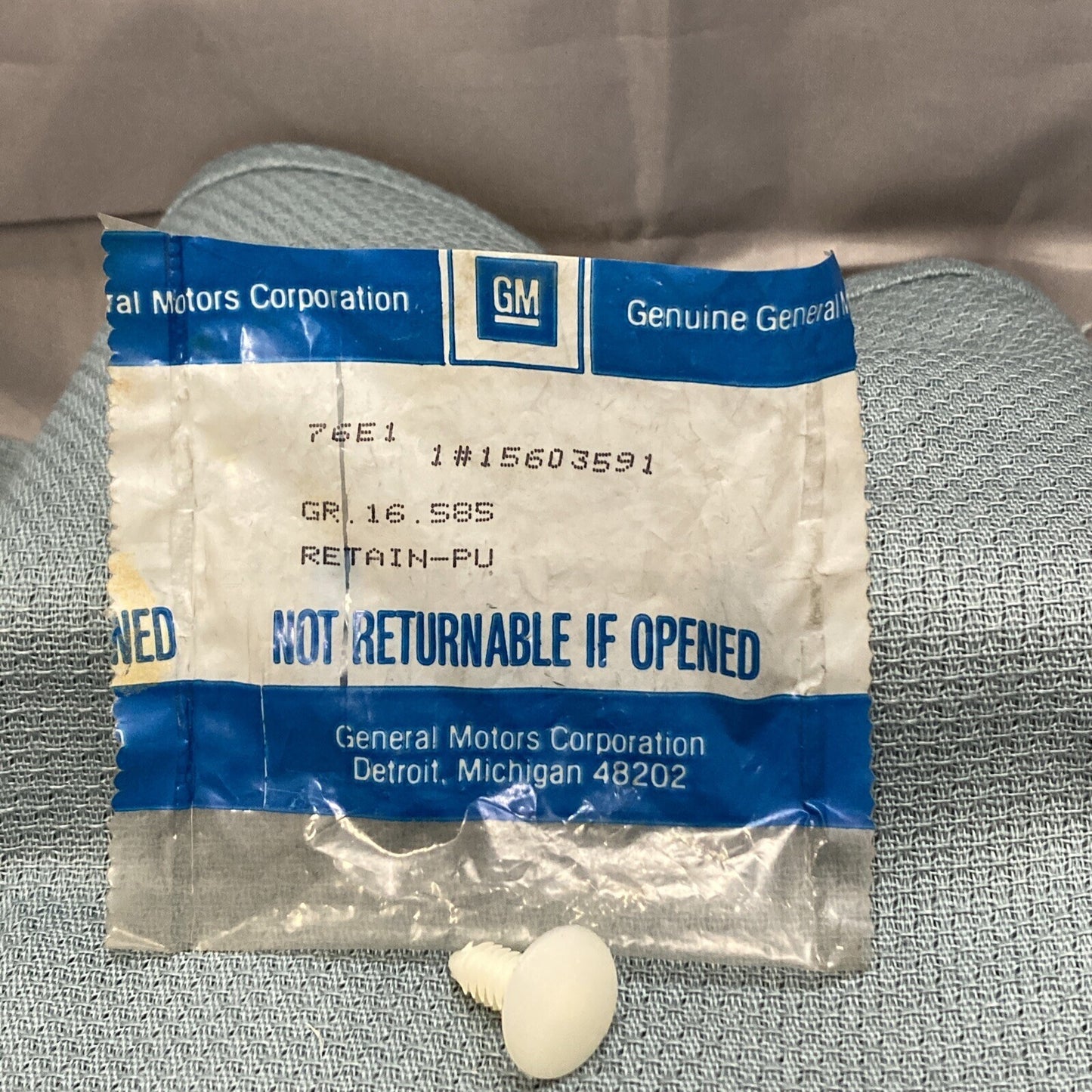 NEW GENUINE GM 15603591 RETAINER, ROOF INNER TRIM PANEL GR 16.585