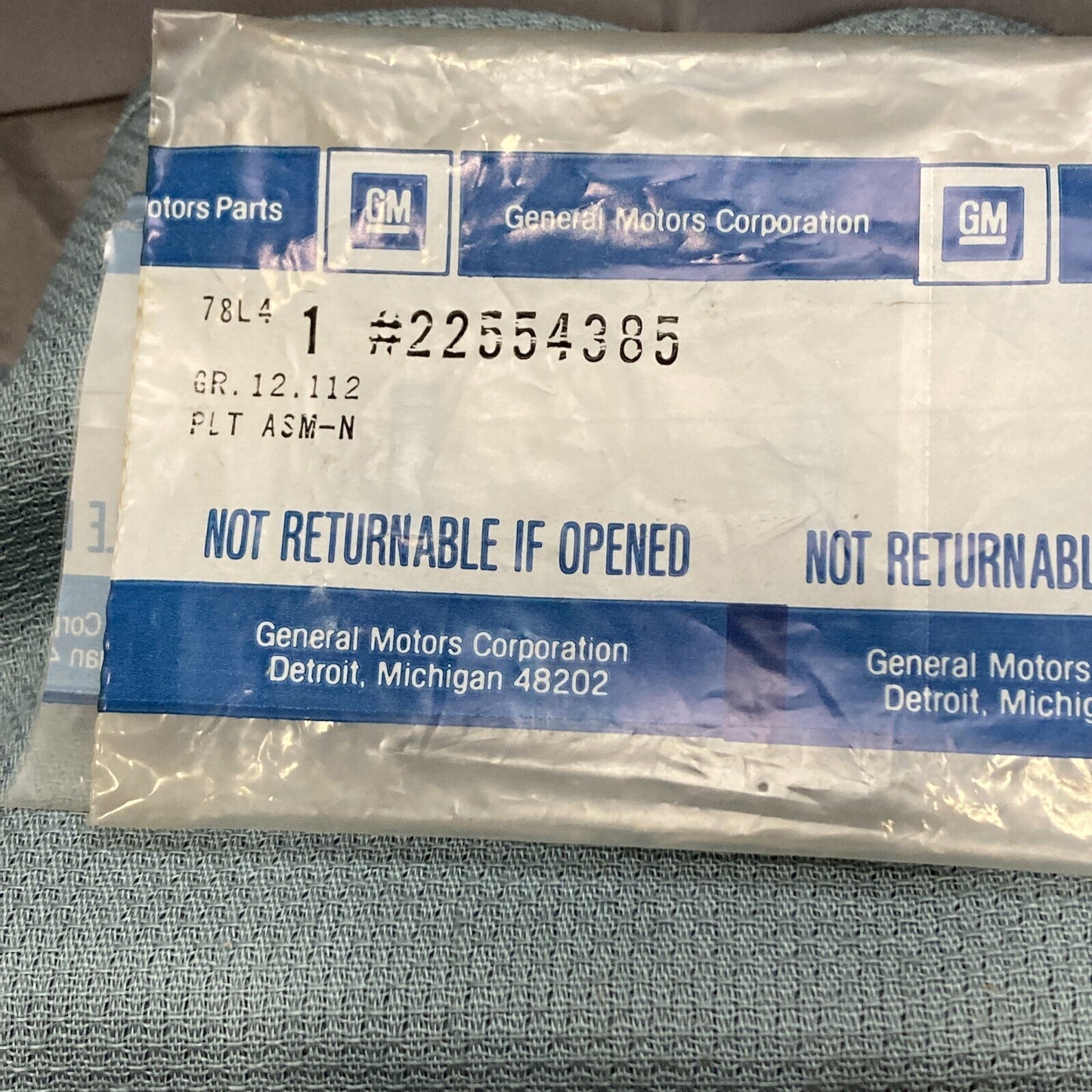 NEW GENUINE GM 22554385 PLATE ASSEMBLY, NAME / CAVALIER RS *RED GR 12.112