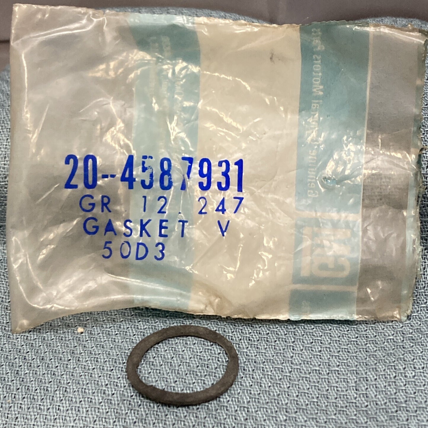 NEW GENUINE GM 4587931 GASKET, FRONT DOOOR LOCK CYLINDER TO DOOR GR 12.247