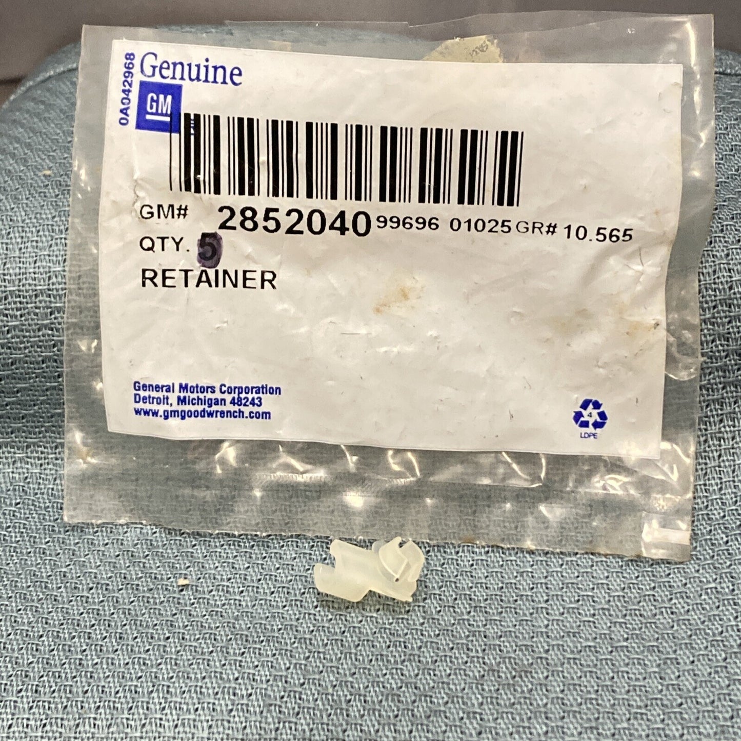 NEW GENUINE GM 2852040 RETAINER, FRONT SIDE DOOR LOCK CYLINDER ROD 1996-2005