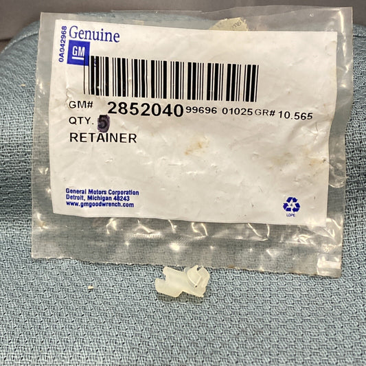 NEW GENUINE GM 2852040 RETAINER, FRONT SIDE DOOR LOCK CYLINDER ROD 1996-2005