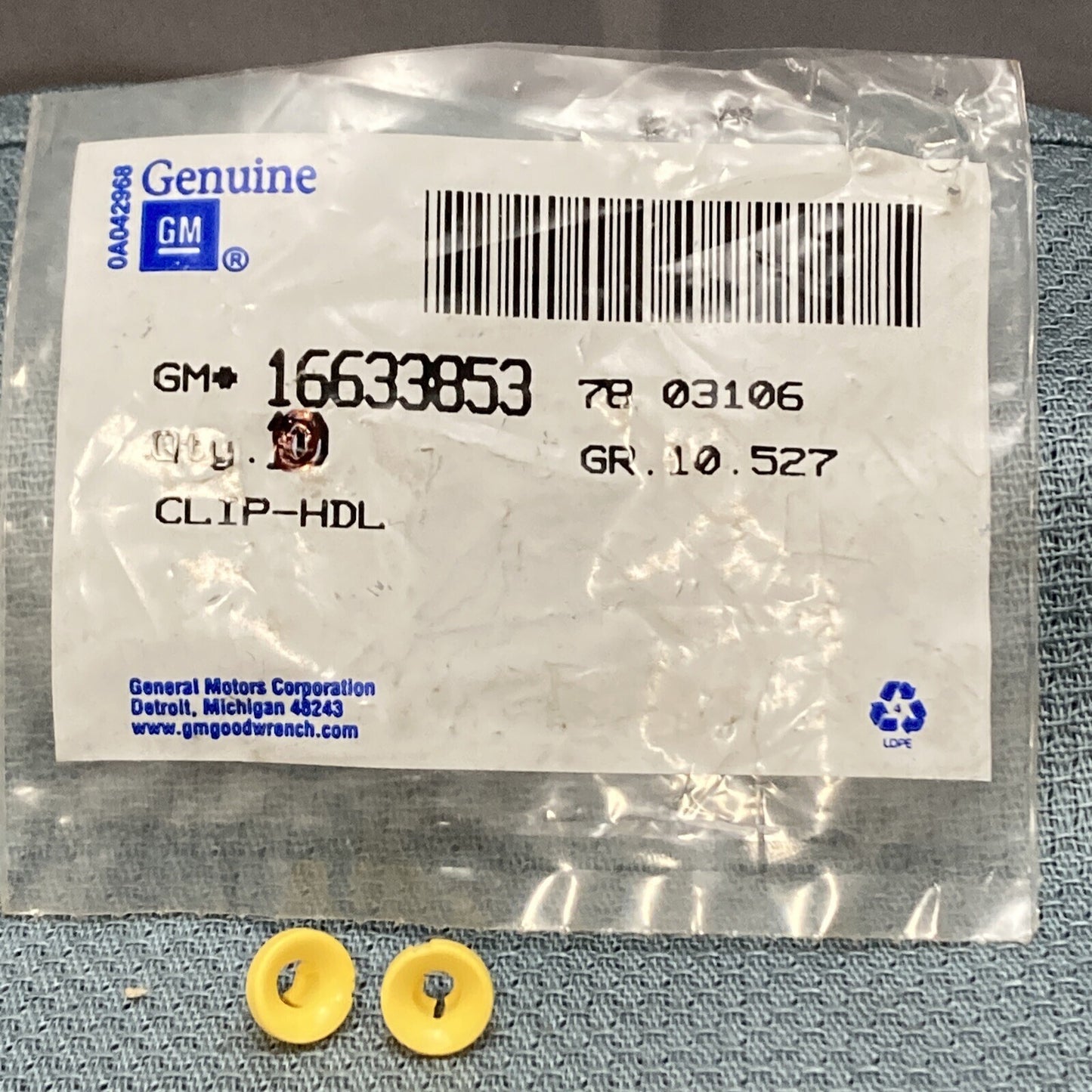 QTY 2 NEW GENUINE GM 16633853 CLIP, FRONT SIDE DOOR OUTSIDE HANDLE