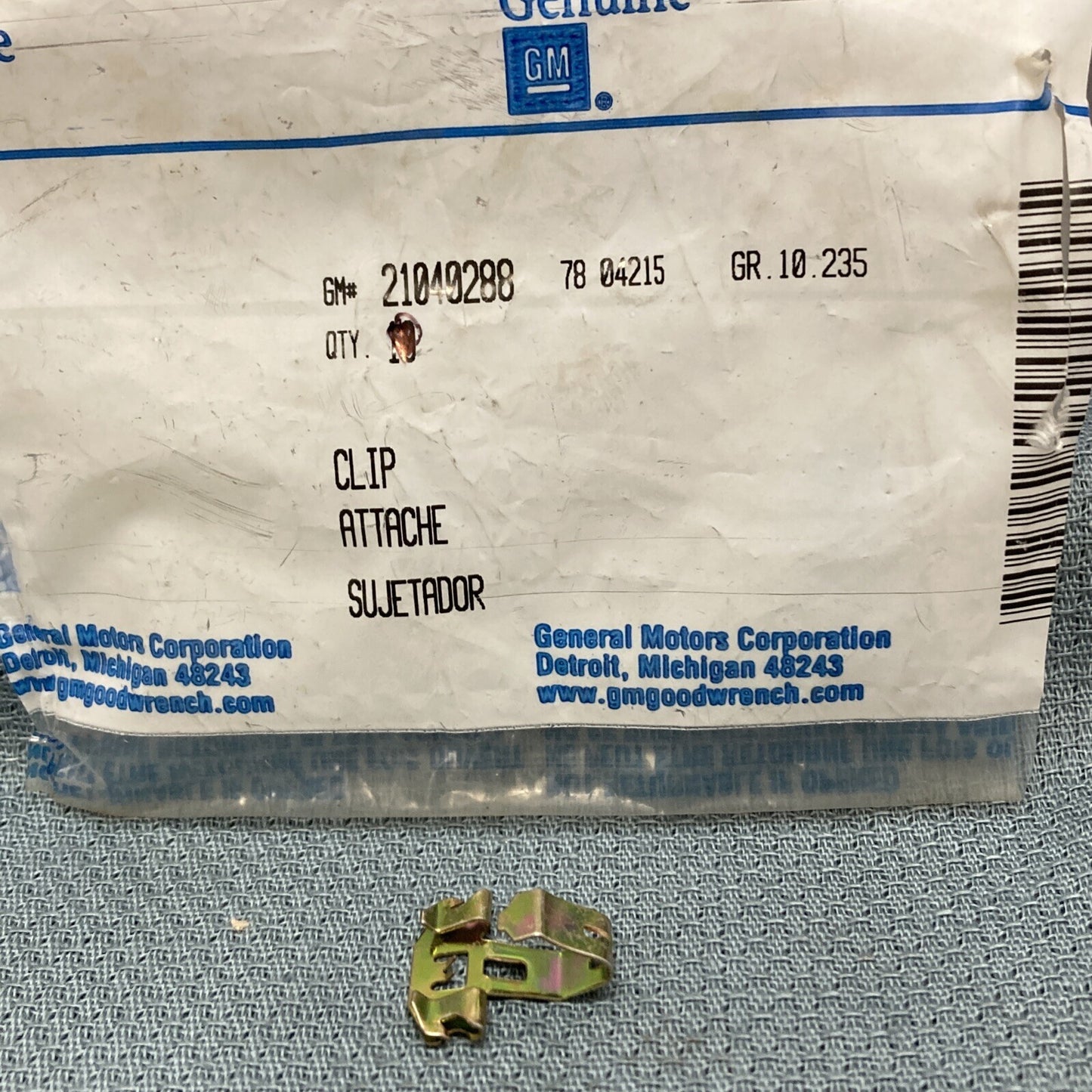 NEW GENUINE GM 21040288 RETAINER, INSTR PANEL ACCESSORY TRIM PLATE  *YELLOW