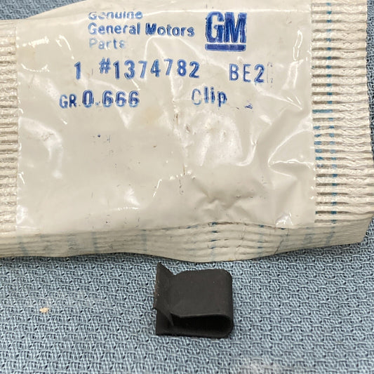 NEW GENUINE GM 1374782 CLIP, ENGINE CRANKSHAFT GR 0.666