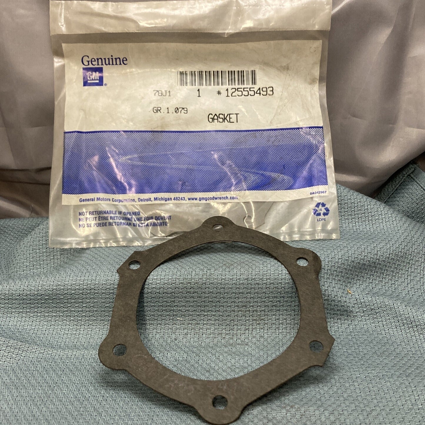 NEW GENUINE GM 12555493 GASKET, WATER PUMP COVER GR 1.079