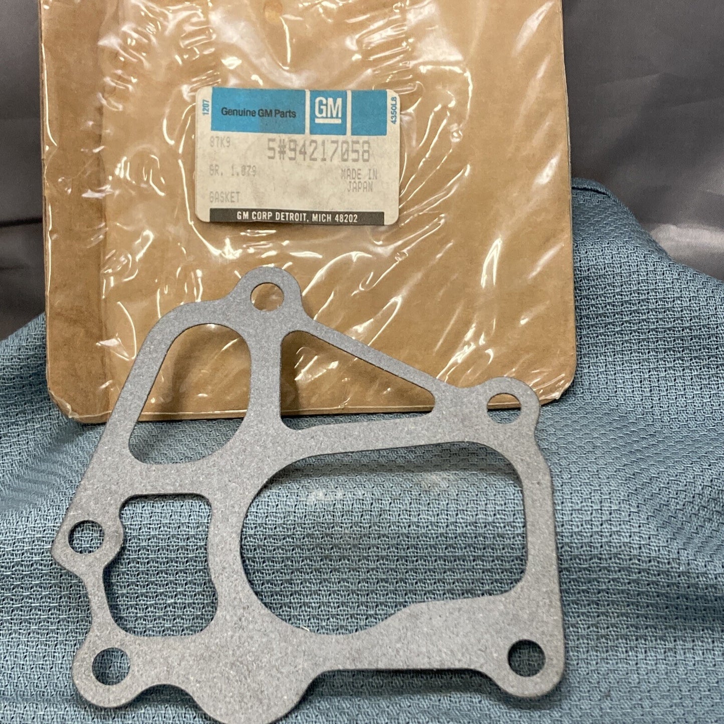 NEW GENUINE GM 94217058 GASKET, COOLANT PUMP TO ENGINE GR 1.079