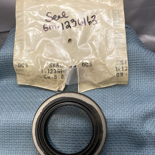 NEW GENUINE GM 1236163 SEAL, REAR AXLE SHAFT INNER OIL GR 5.822