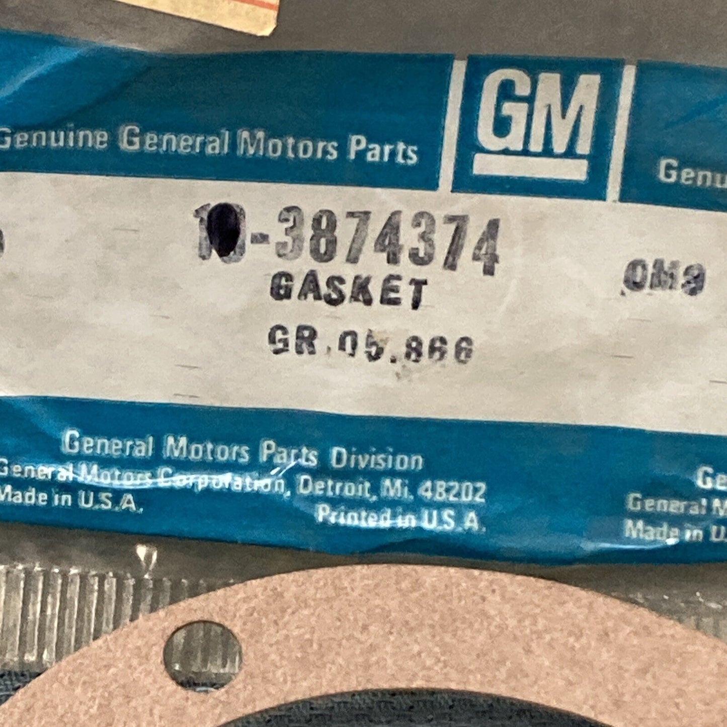 NEW GENUINE GM 3874374 GASKET, REAR AXLE SHAFT GR 5.866