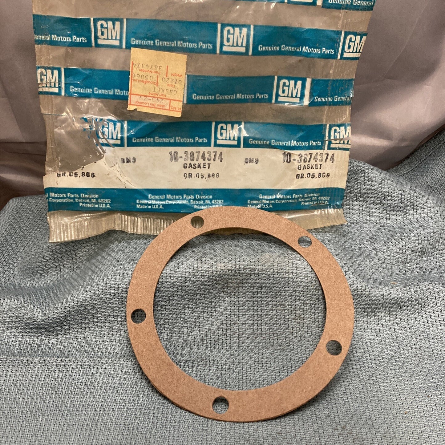 NEW GENUINE GM 3874374 GASKET, REAR AXLE SHAFT GR 5.866