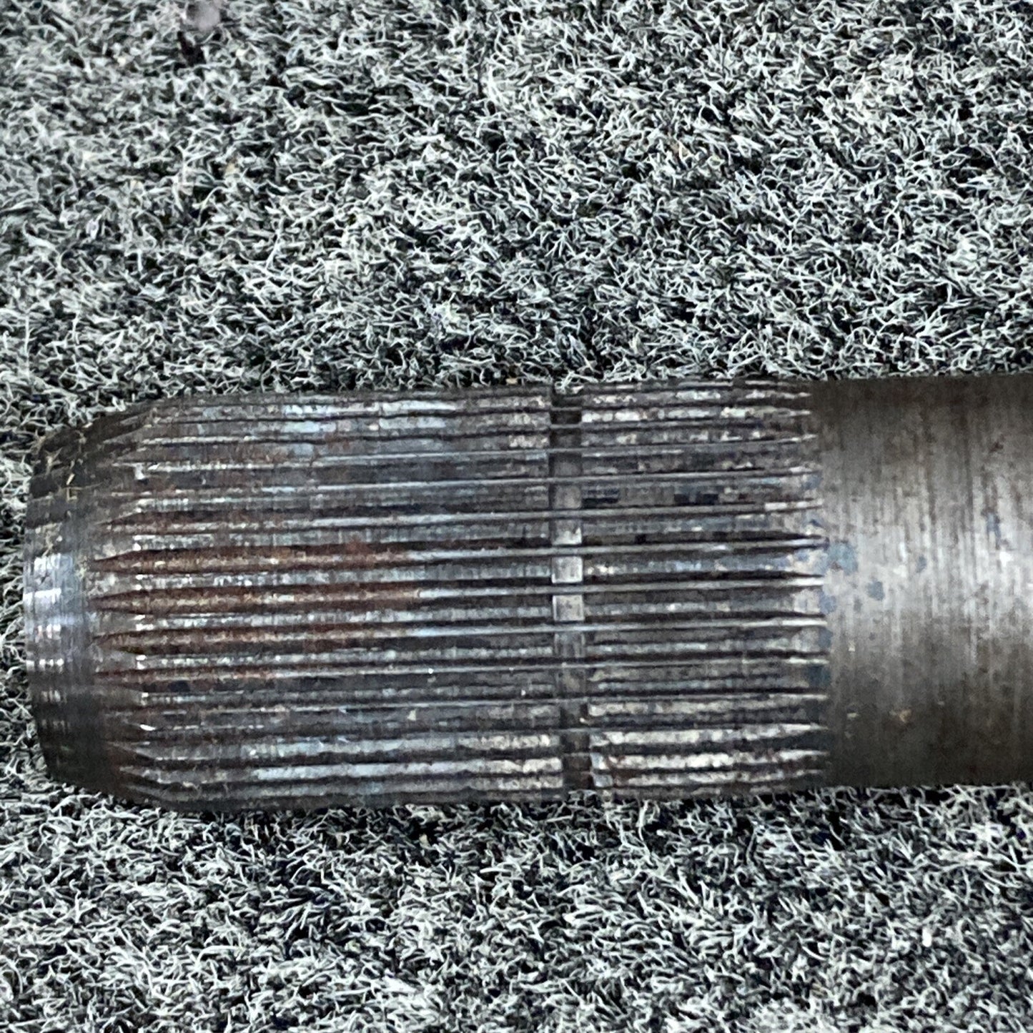 NEW GENUINE GM 7838602 SHAFT, FRONT AXLE GR 6.055