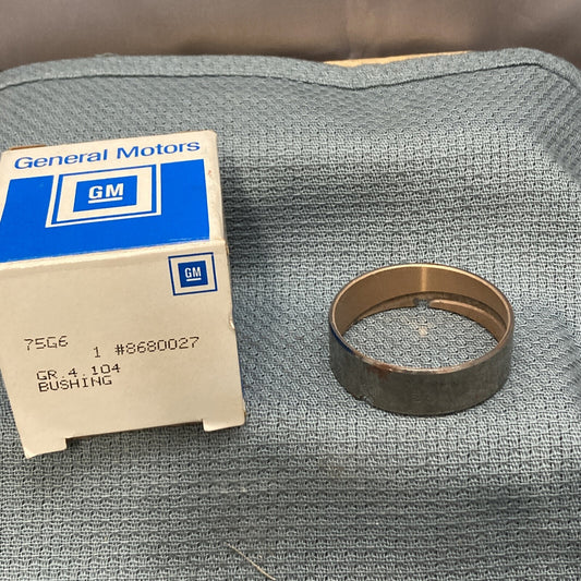NEW GENUINE GM 8680027 BUSHING, CASE GR 4.104