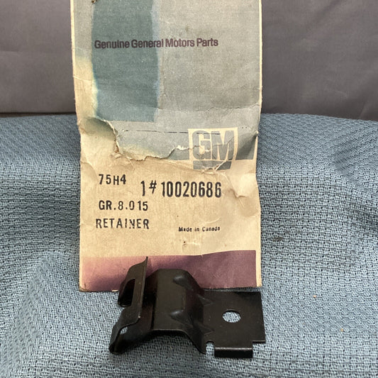 NEW GENUINE GM 10020686 RETAINER, HOOD PANEL GR 8.015