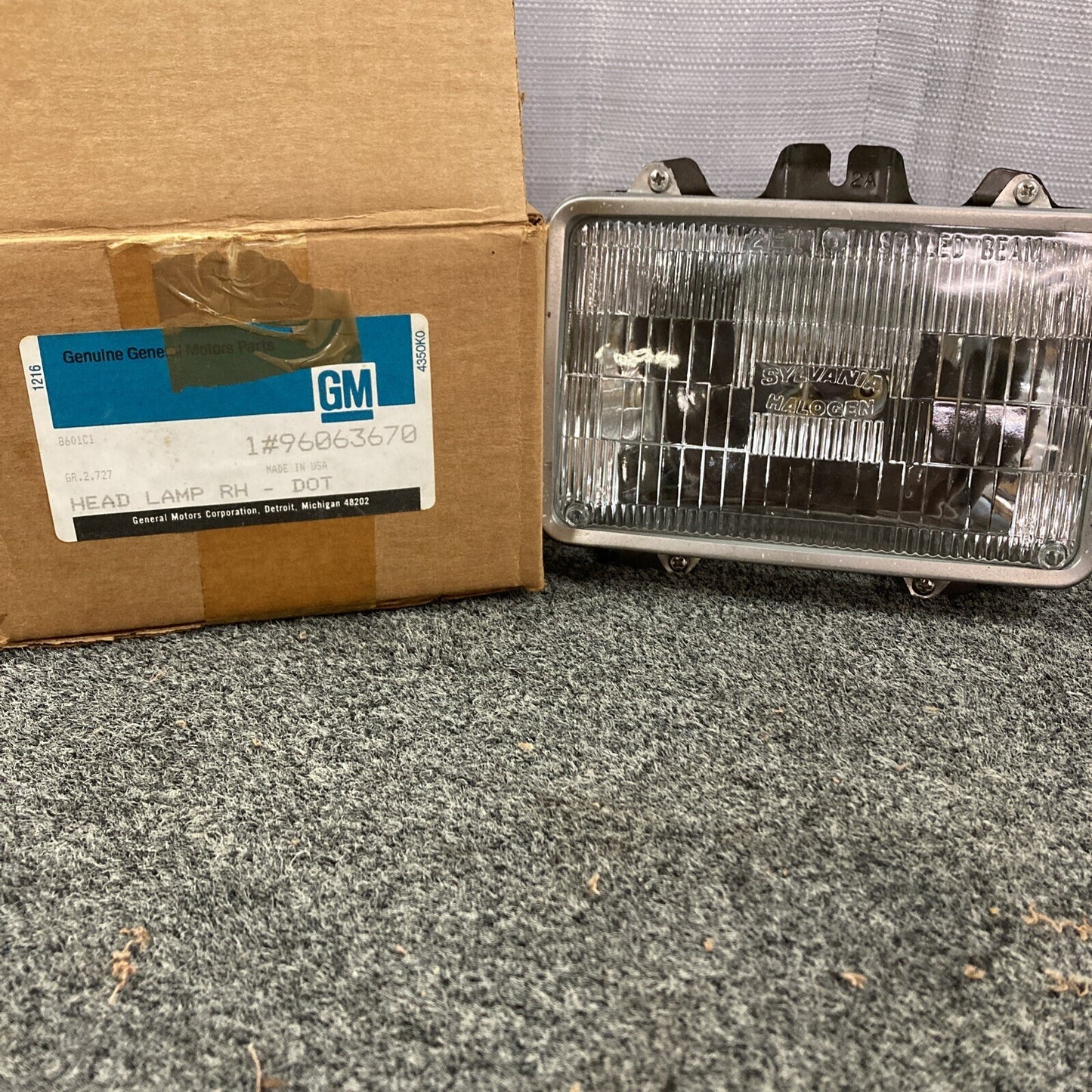 NEW GENUINE GM 96063670 HEADLAMP, RH - DOT GR 2.727