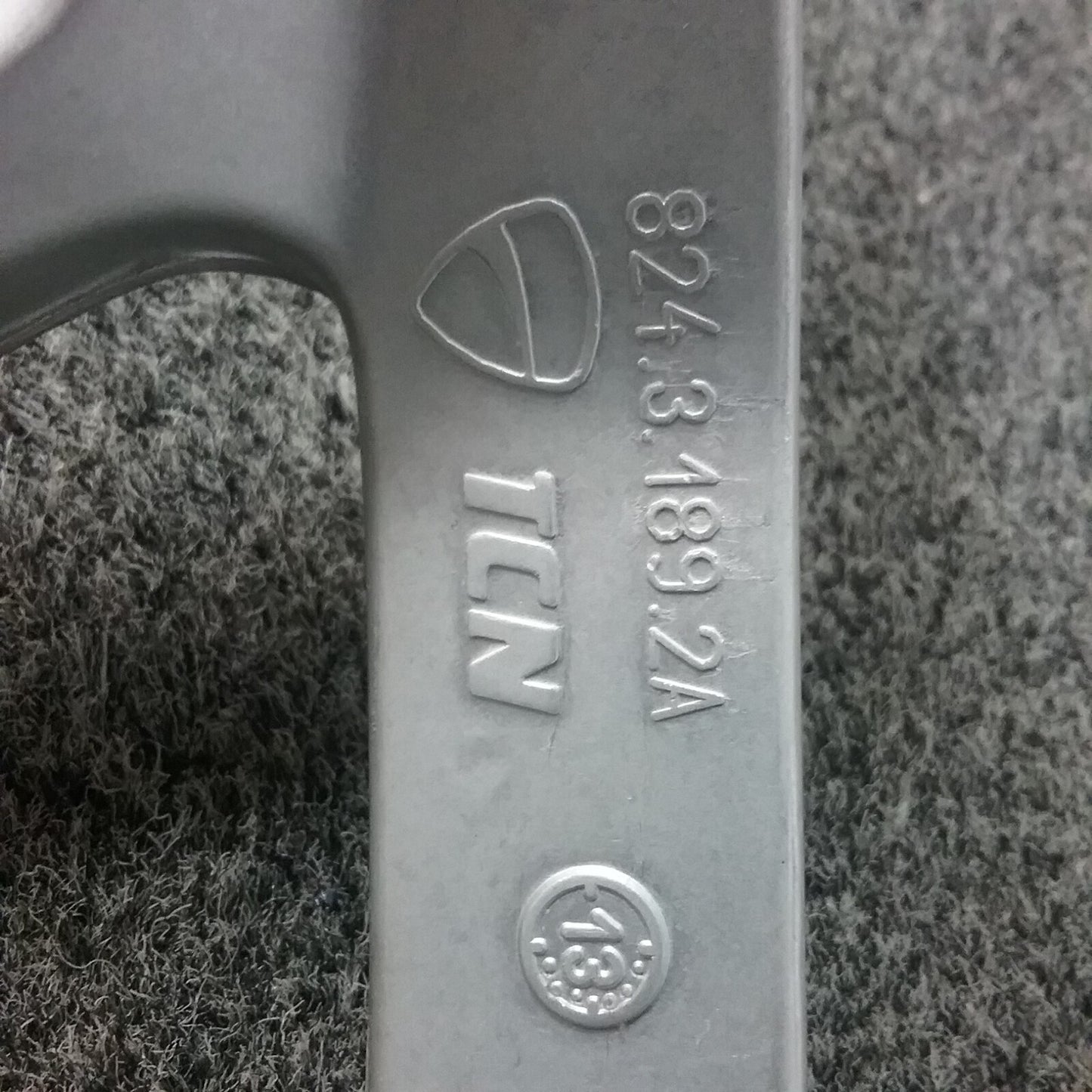 GENUINE DUCATI 82431881A 82431892A PASSENGER FOOTPEG MOUNTS PANIGALE 1199