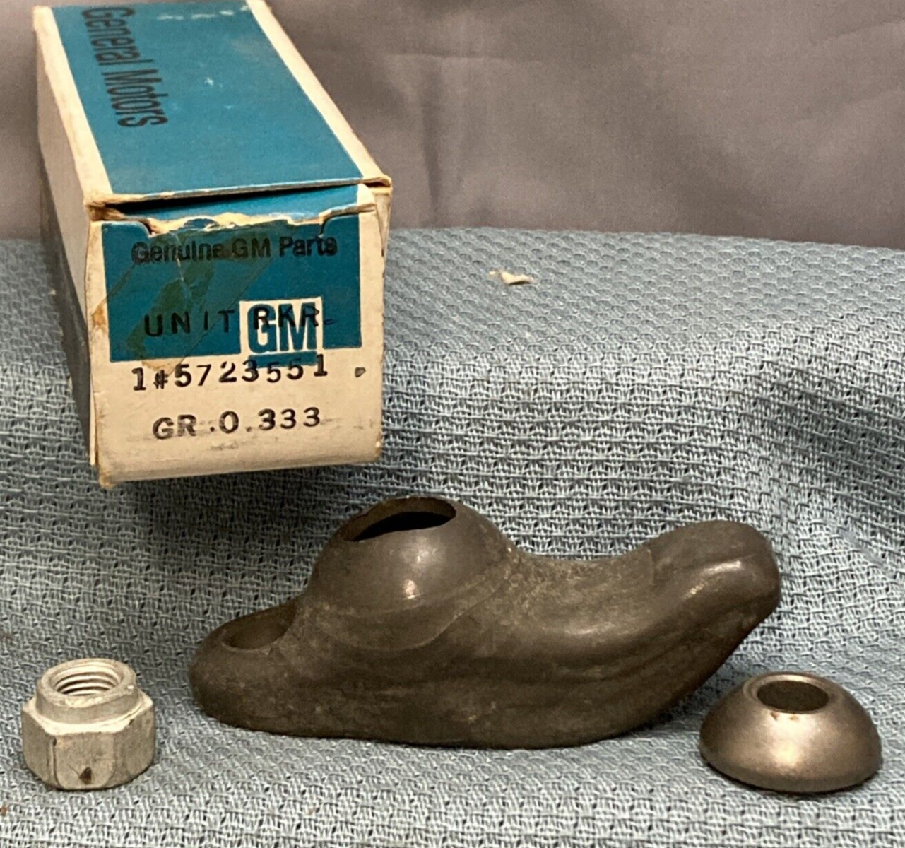 NEW GENUINE GM 5723551 UNIT, ROCKER ARM, BALL & NUT 1985-1989 GR 0.333
