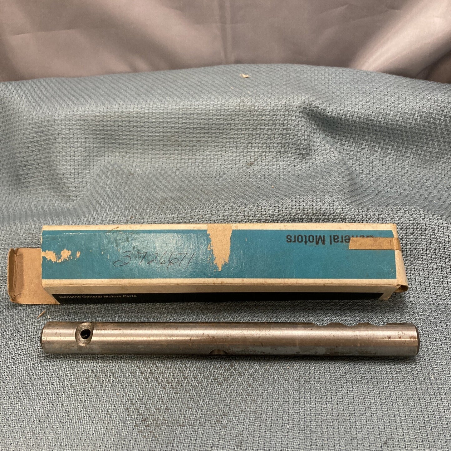 NEW GENUINE GM 3726671 SHAFT