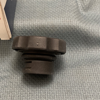 NEW ACDELCO FC163 CAP ASSEMBLY, OIL FILLER GM 10182355 GR 1.758