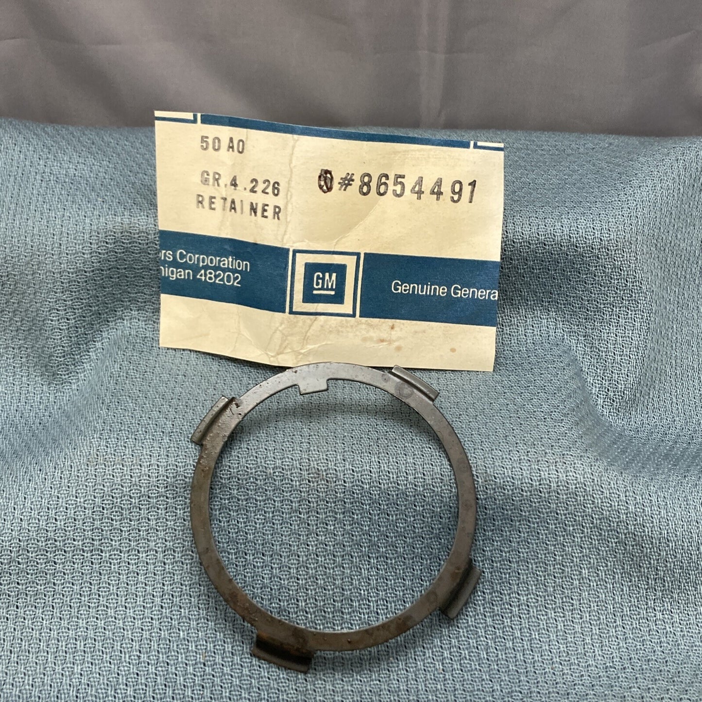 NEW GENUINE GM 8654491 RETAINER, FRONT HELIX SEAL 1983-2014 GR 4.226