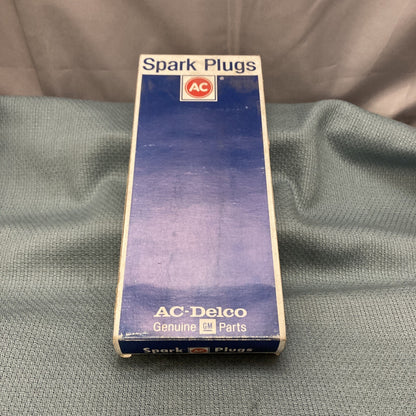 QTY 8 NEW ACDELCO FR3LM SPARK PLUGS GM 5614040