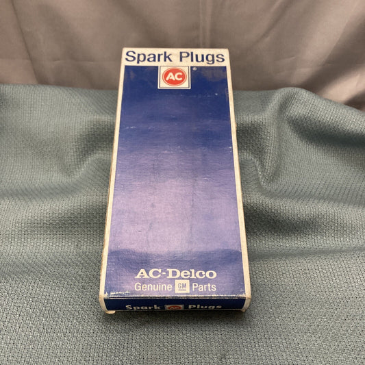 QTY 8 NEW ACDELCO FR3LM SPARK PLUGS GM 5614040